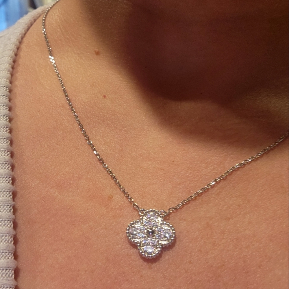 Clover Necklace.Stainels Steel Hupoallergenic. Moissanite. New popular design - Picture 12 of 15